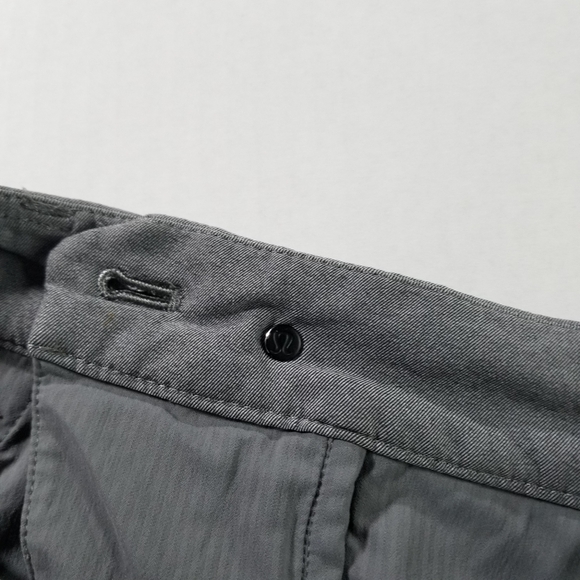 Lululemon Commission Short Classic Men's 30 Gray Stretch Micro Striped Chino 10" - Picture 5 of 8